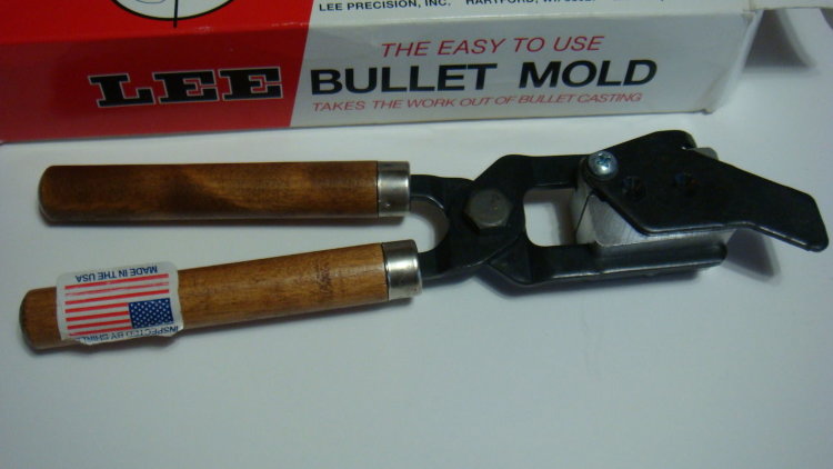 Пулелейка Lee Bullet Molds